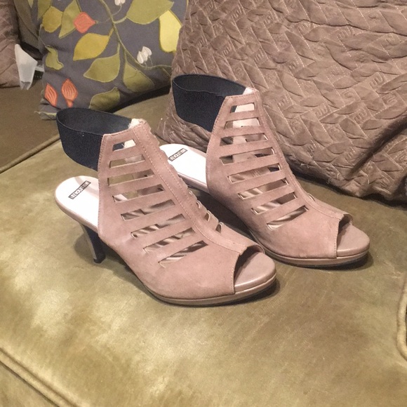 Revolution Shoes - WOMEN REVOLUTION PEEP TOE HEELS